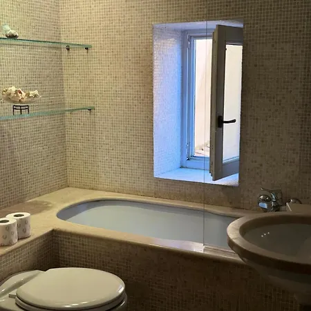 Vatican Retreat- 2bedrooms And 2 Bathrooms Apartment